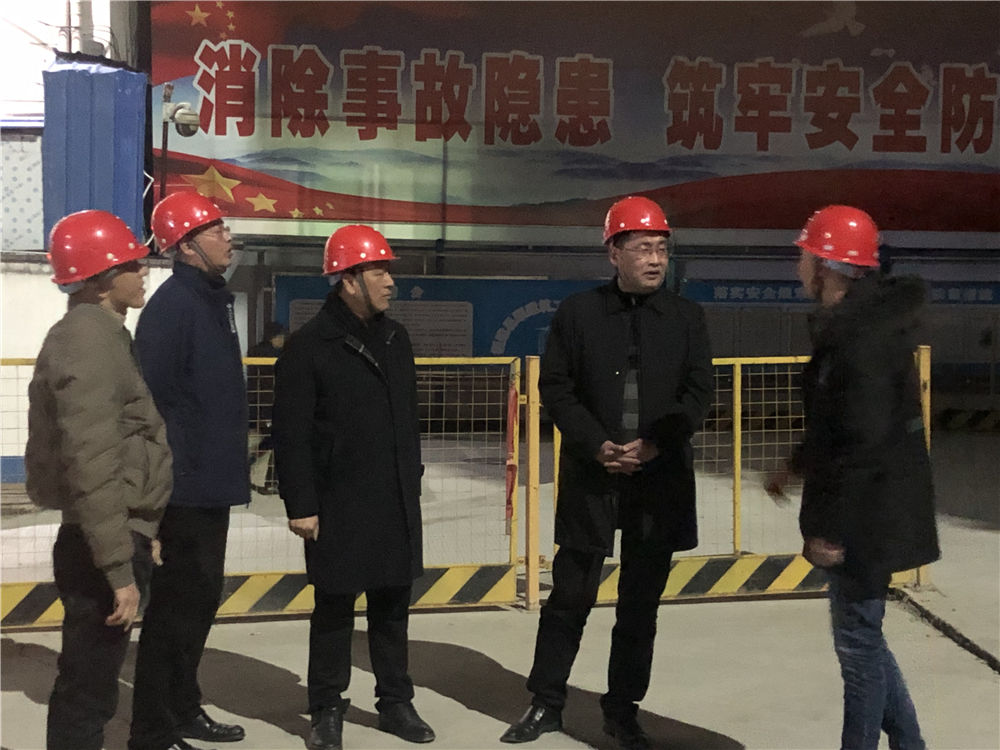 縣領(lǐng)導(dǎo)對易順公司承建的農(nóng)貿(mào)市場及安置房項(xiàng)目進(jìn)行安全生產(chǎn)大檢查