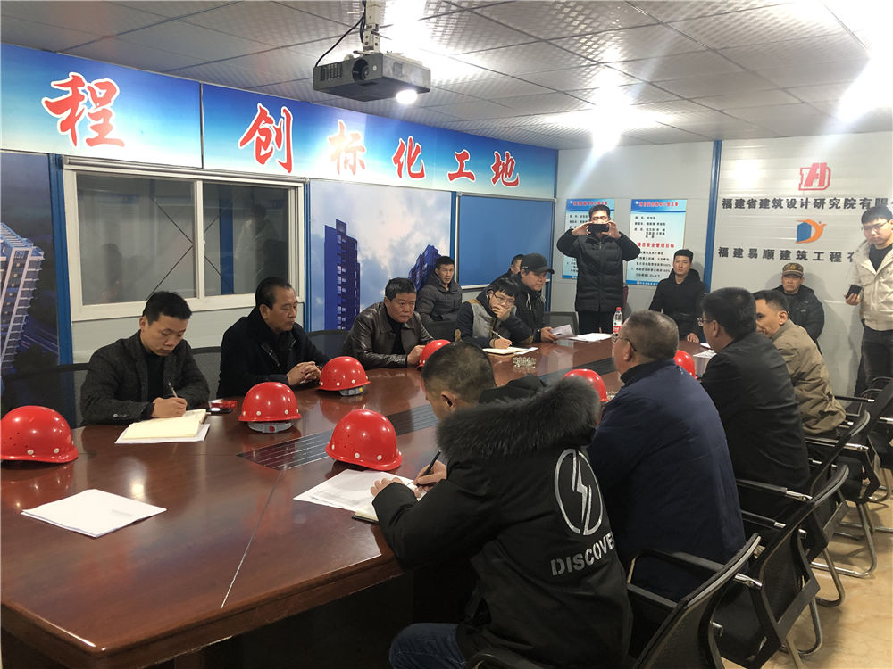 縣領(lǐng)導(dǎo)對易順公司承建的農(nóng)貿(mào)市場及安置房項(xiàng)目進(jìn)行安全生產(chǎn)大檢查