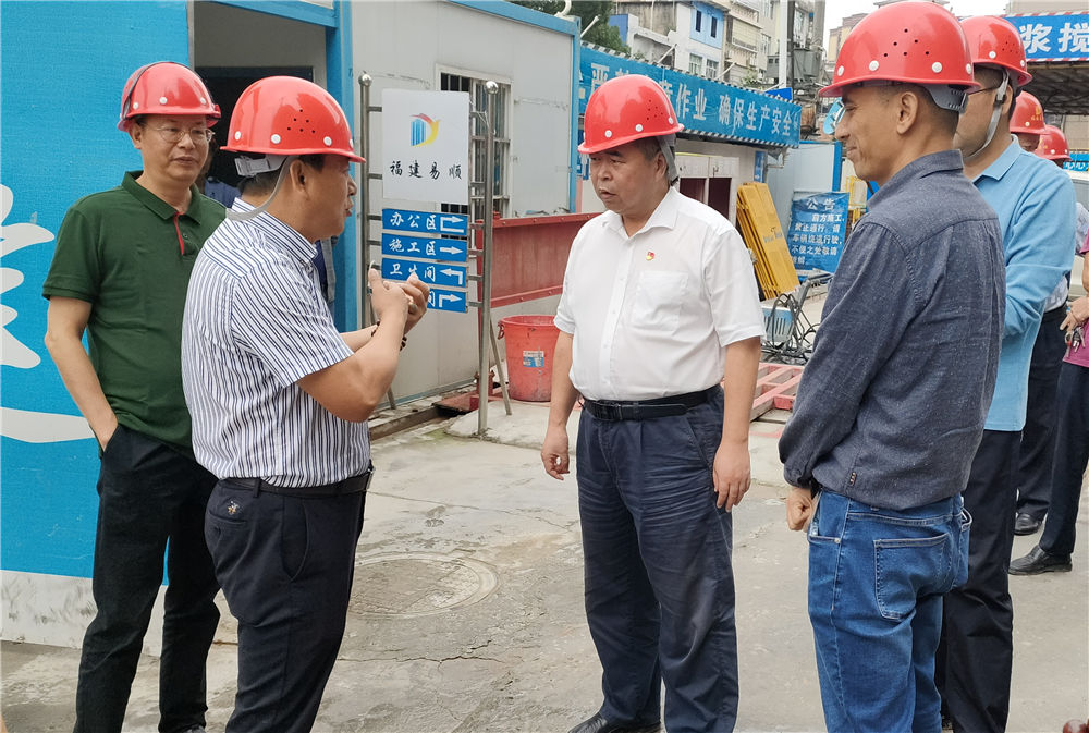 松溪縣委主要領導到工農(nóng)路農(nóng)貿(mào)市場與安置房綜合體項目調(diào)研