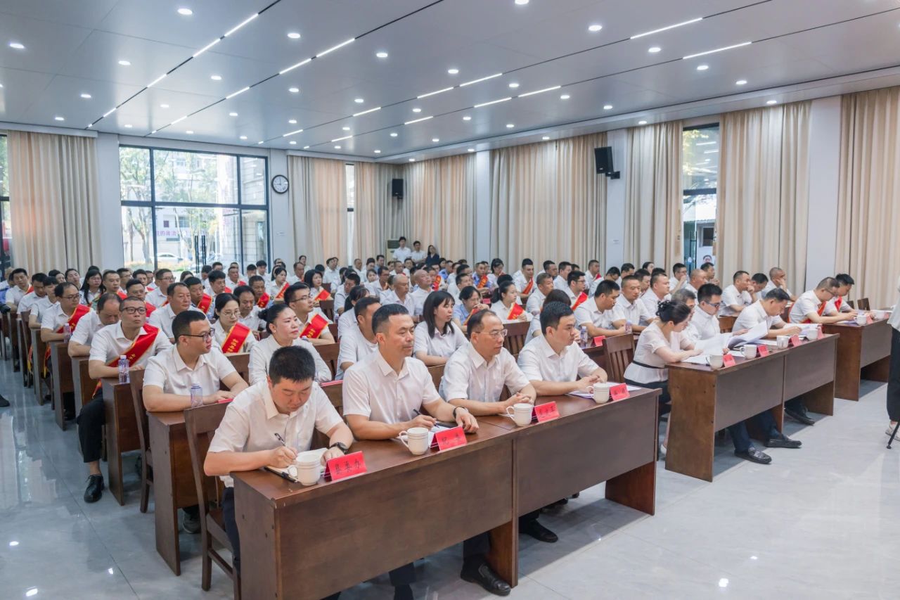 喜報!易順建工集團與總經(jīng)理李晉恒雙雙榮獲松溪縣“6·9”極端暴雨洪澇災(zāi)害防御優(yōu)秀表彰。