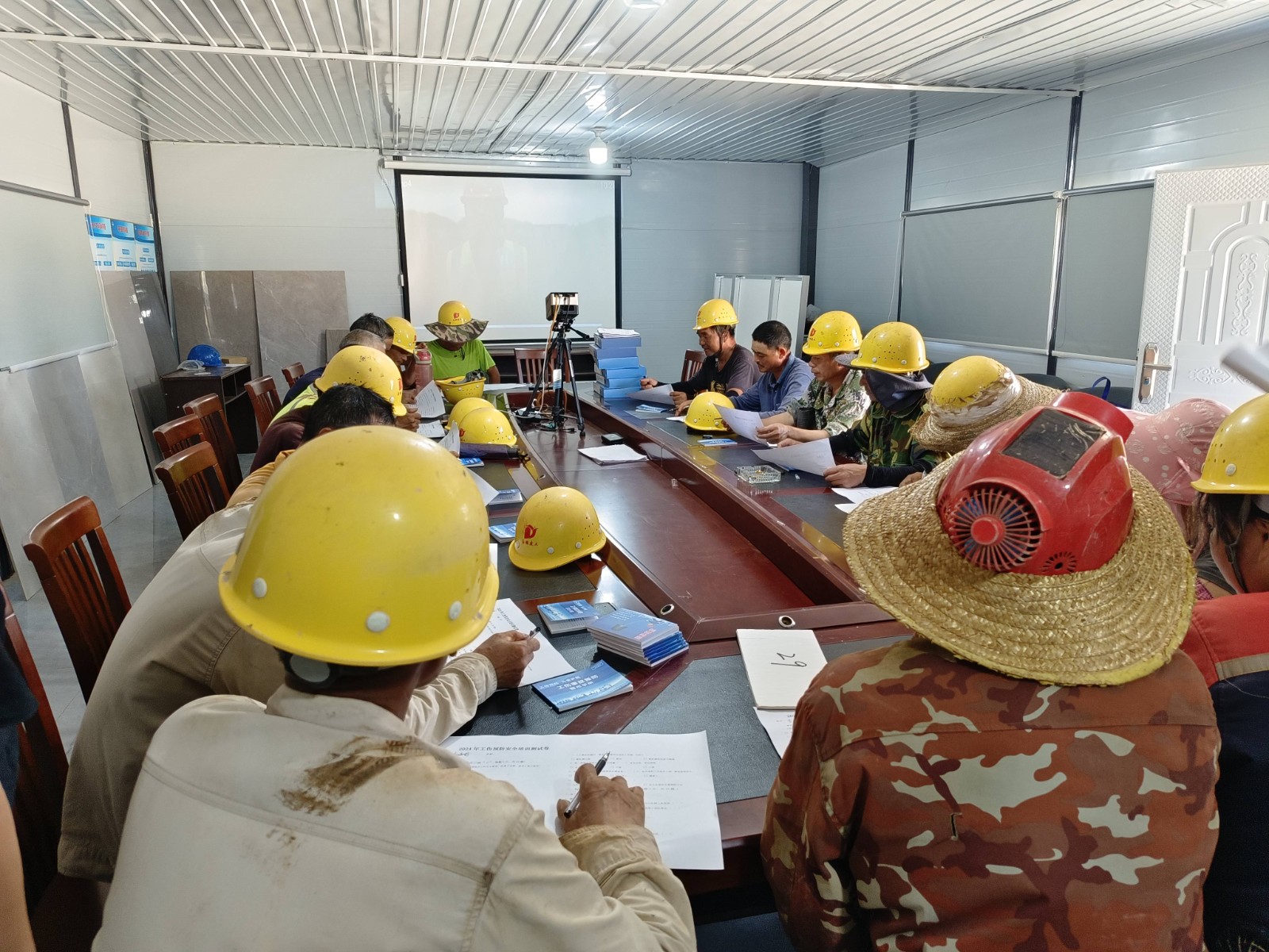 南平市質(zhì)量安全協(xié)會開展工傷預(yù)防系列宣傳活動,為安全生產(chǎn)保駕護(hù)航
